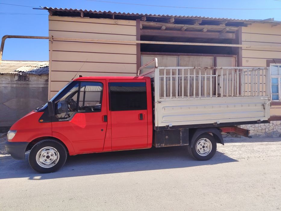 Ford avto mashinasi sotiladi