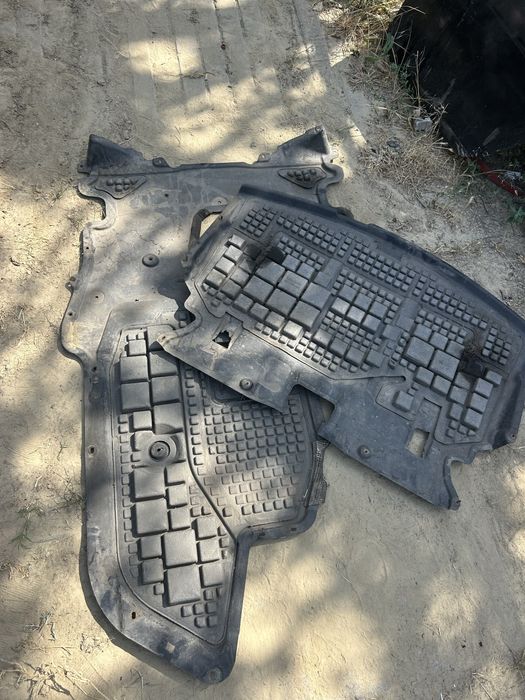 Кори под мотора BMW E60/61 Ръчка!