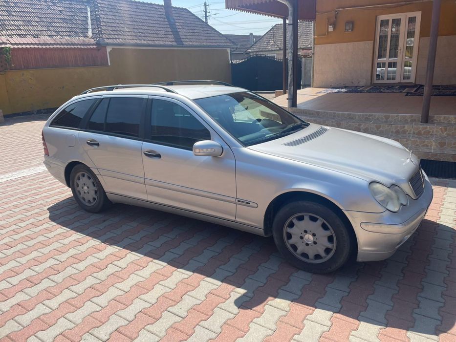 Vand mercedes w 203 220 disele cai 258 stegi 2  masina. Merge bine. Are facuta tot schimbur aproxim de o luna faca si schimb