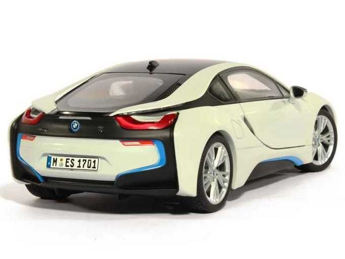 1:18 BMW i8 Crystal White.