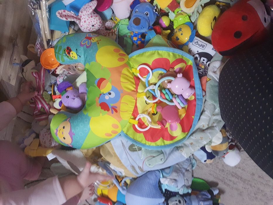 Vând lot jucarii bebe