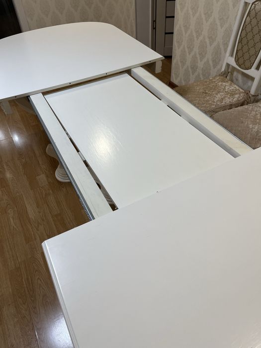 Стол для гостиной / Гостевой стол