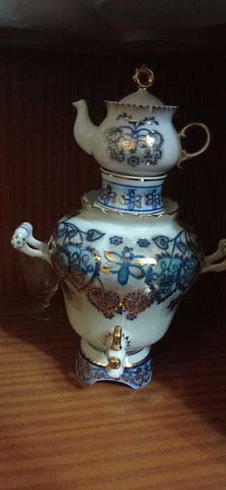 Редкий фарфоровый самовар с чайничком коростень