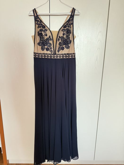 Официална  рокля