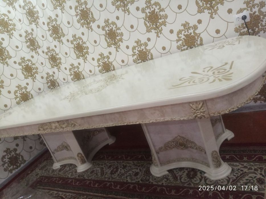 Продается стол стулья 12 стульев