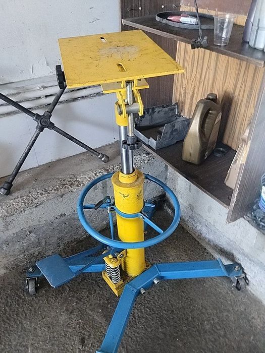 Инструментлар сотилади