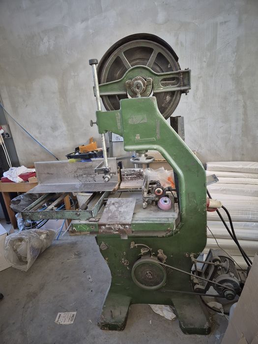 Машина за производство на хартиени кърпи за ръце