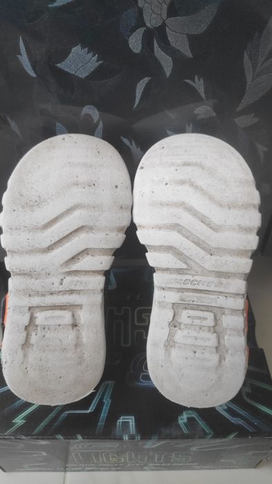 Продавам - детски маратонки Skechers Vorlo номер 26