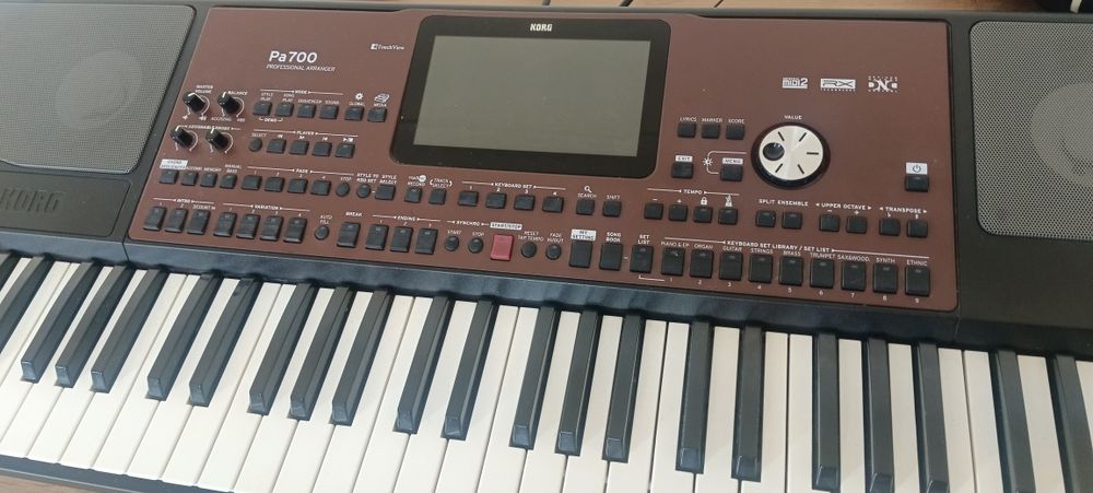 KORG Pa 700 original.