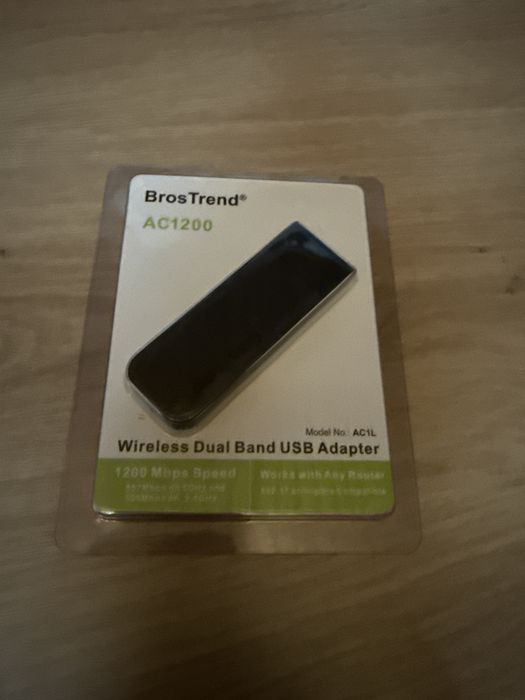 Adaptor de retea USB WiFi BrosTrend 1200Mbps; Dual Band 5 GHz/2.4 GHz; pentru desktop, laptop, Windows 11/10/8/7, USB 3.0