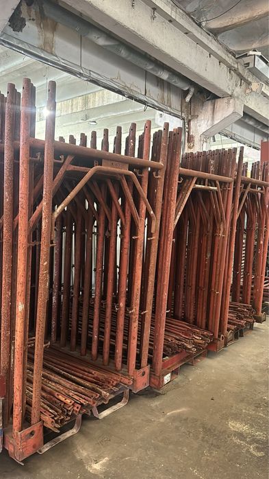 Inchiriez schela metalica model italian