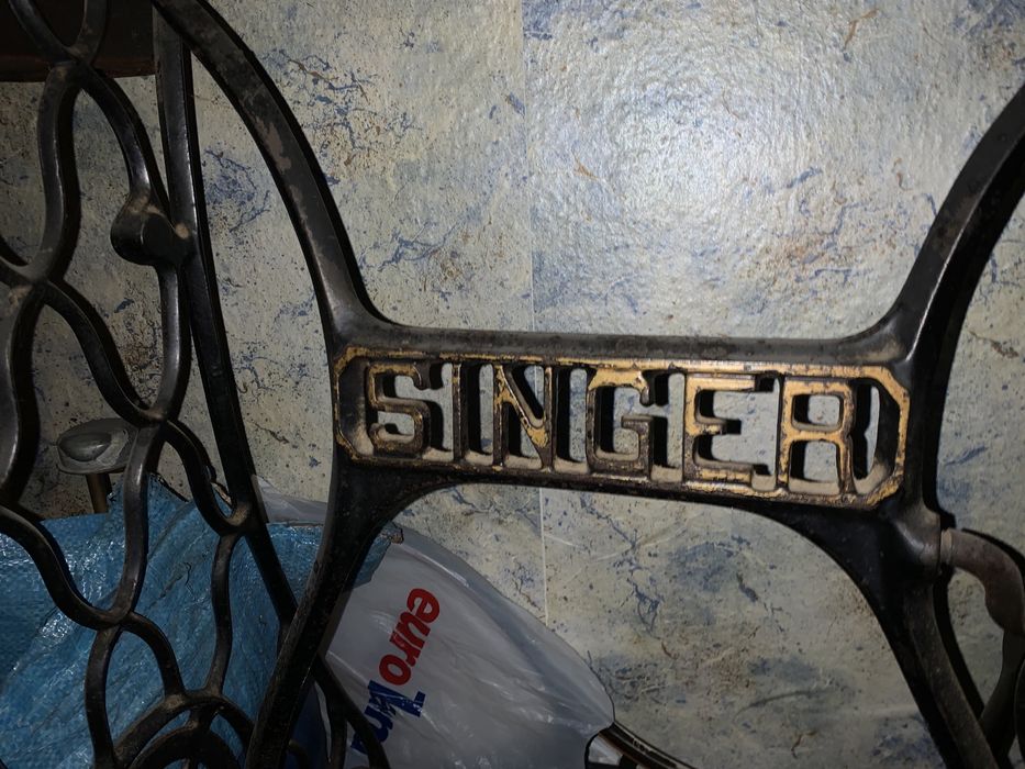 машина Сингер и още две,току що се появи и втори Сингер,а цената е мм