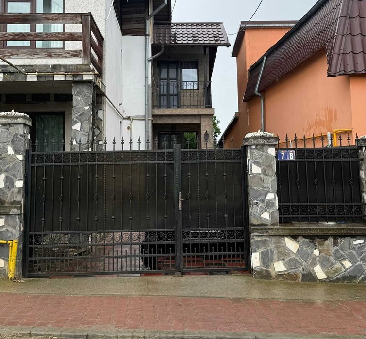 DE VÂNZARE Casă S+P+E cu intrare și curte proprie, Păulești, Prahova