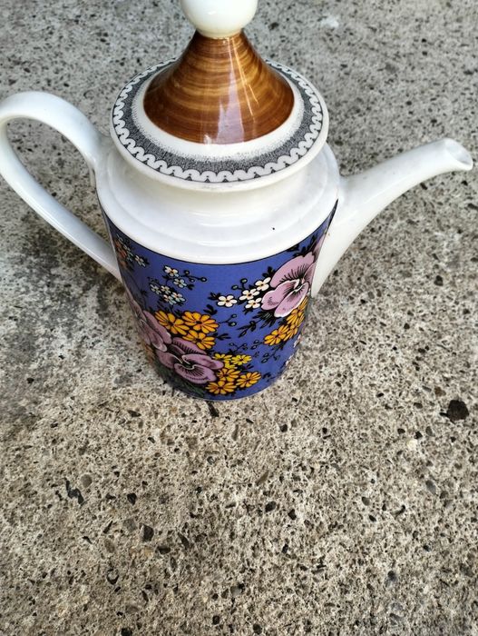 Порцеланов чайник