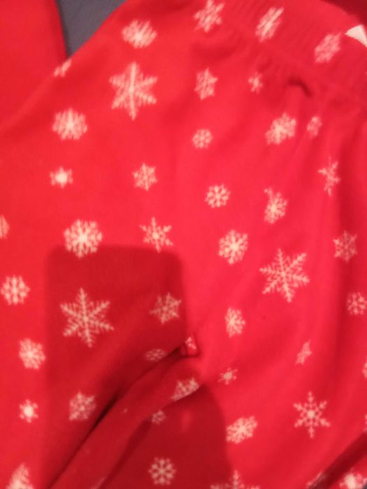 Пижама за момиче 8-9г. Полар. -4 евро.