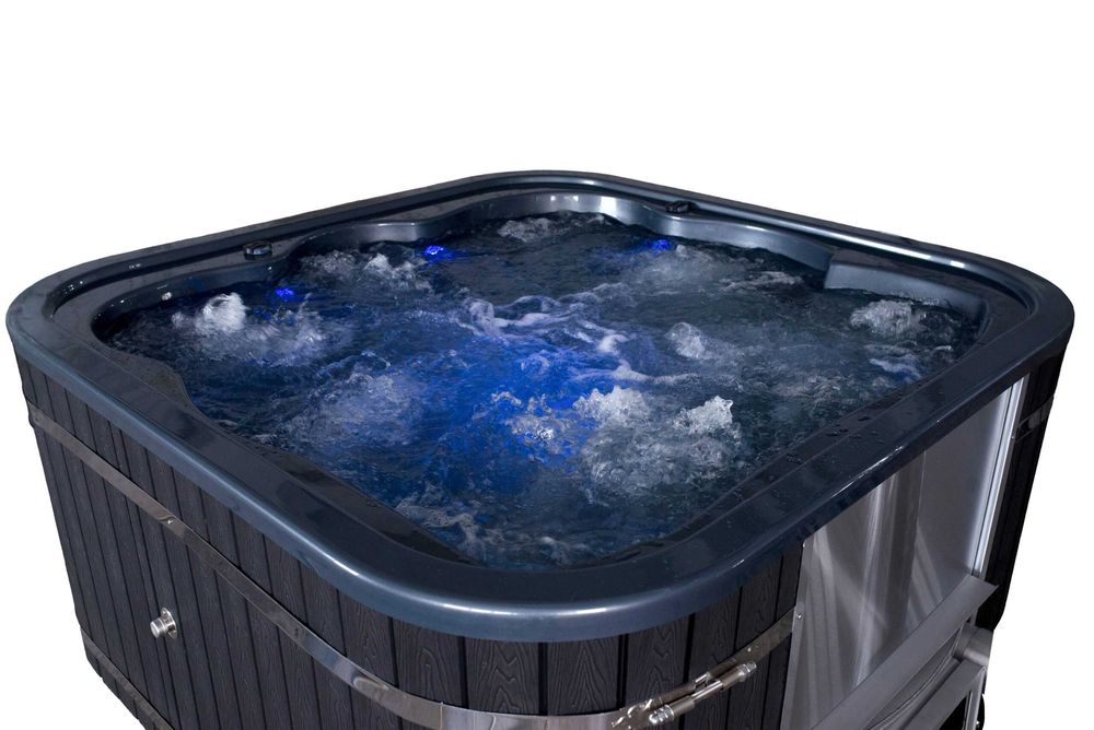 Продавам ново джакузи с натуралната дървена облицовка и хидромасаж