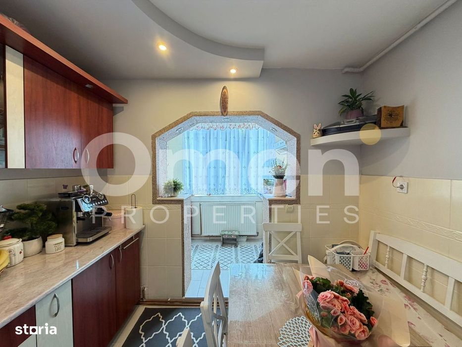 Apartament cu 3 camere decomandat, etaj intermediar,  zona Lidl Hotvon