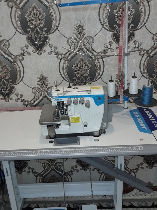 Оверлок Jack E4s