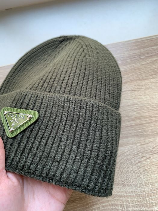 Продам Новый женский шапка