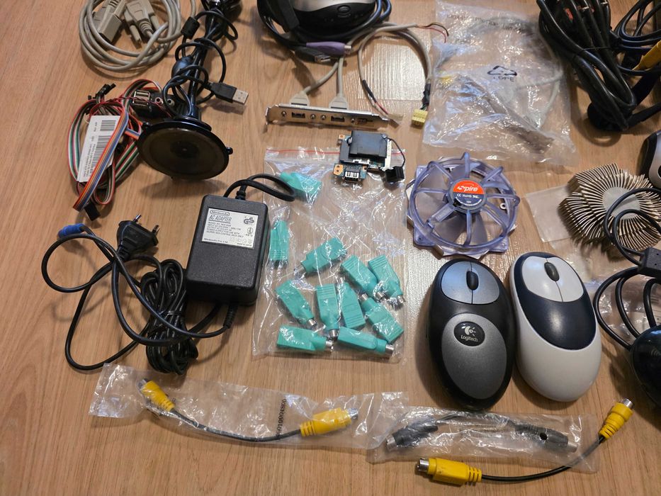 dvd, SD card reader, logitech мишка, displayport