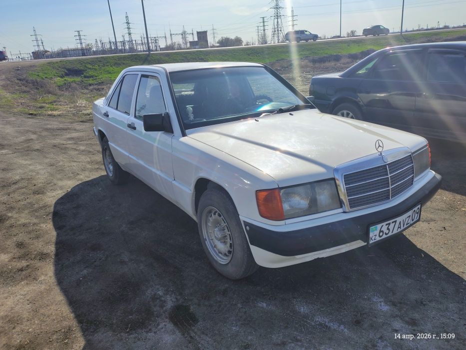 Ляля продается.мерс190.1.8