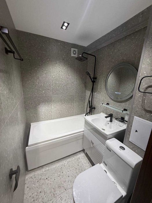 2х ком квартира Новомосковская на 1 этаже, ор-р стадион старт