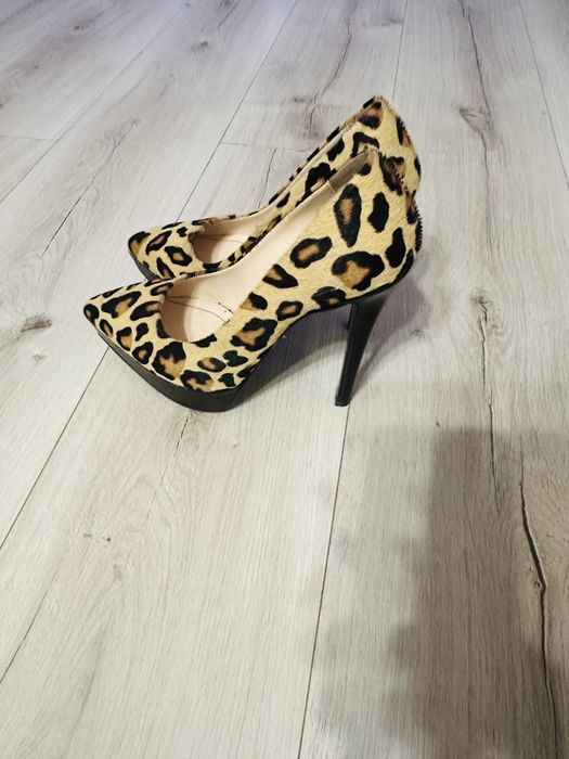 Официални обувки на ток