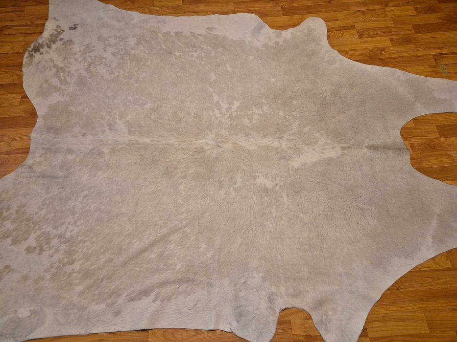 Covor bej piele naturala vita