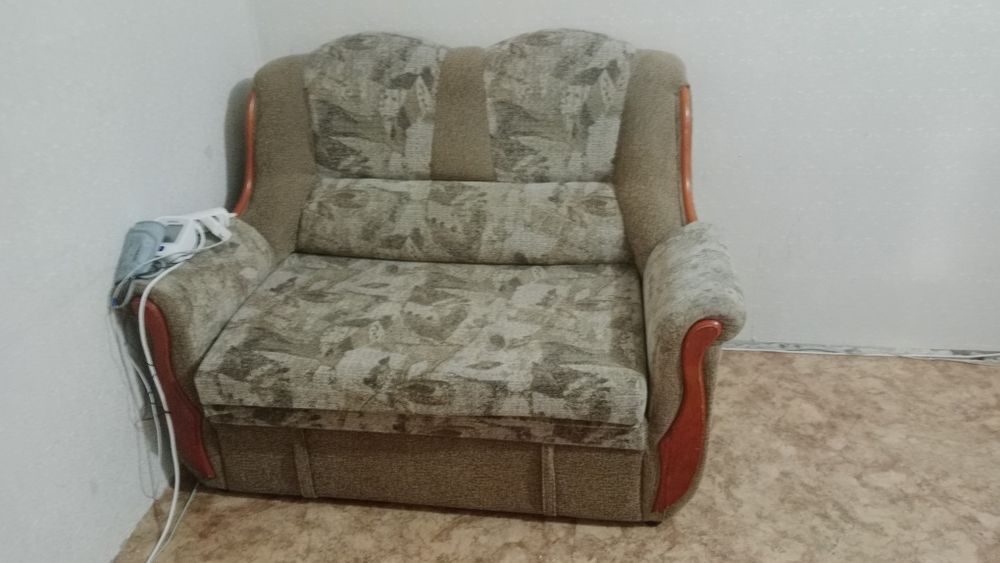 Диван б/у двухместный