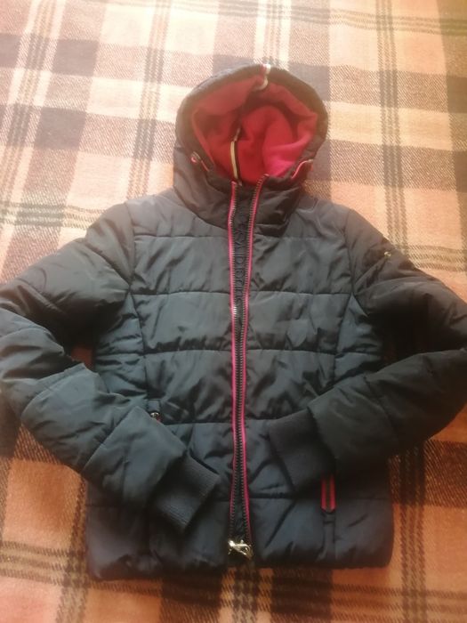 Яке с качулка, за есенно зимен сезон.