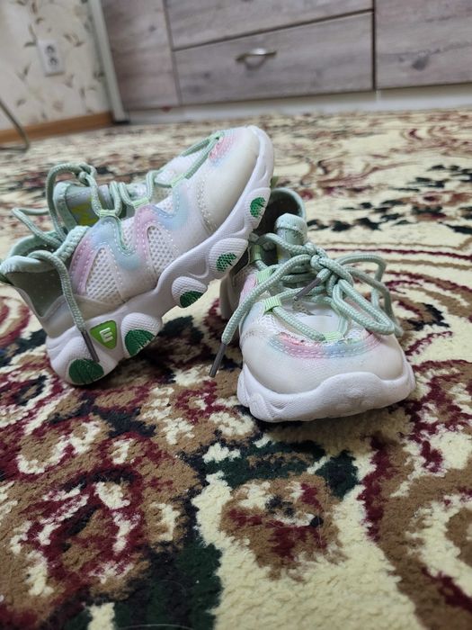 Детские кроссовки