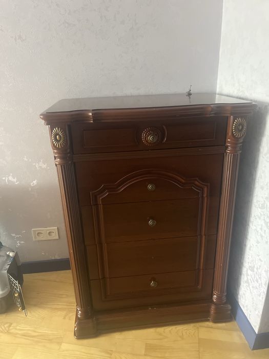 Продам спальный гарнитур