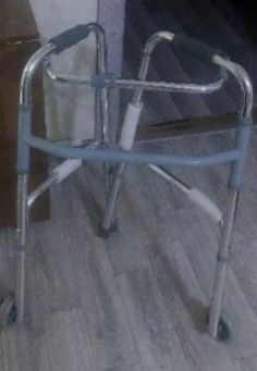 Продам ходунки для взрослых.