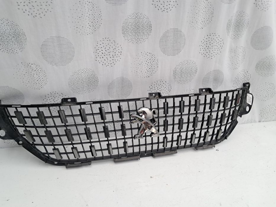 Грил решетка пежо 2008 Peugeot 2008 2016/21г