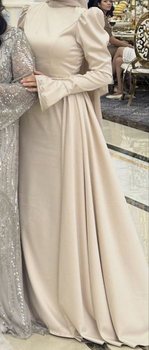 Шикарное вечернее платье