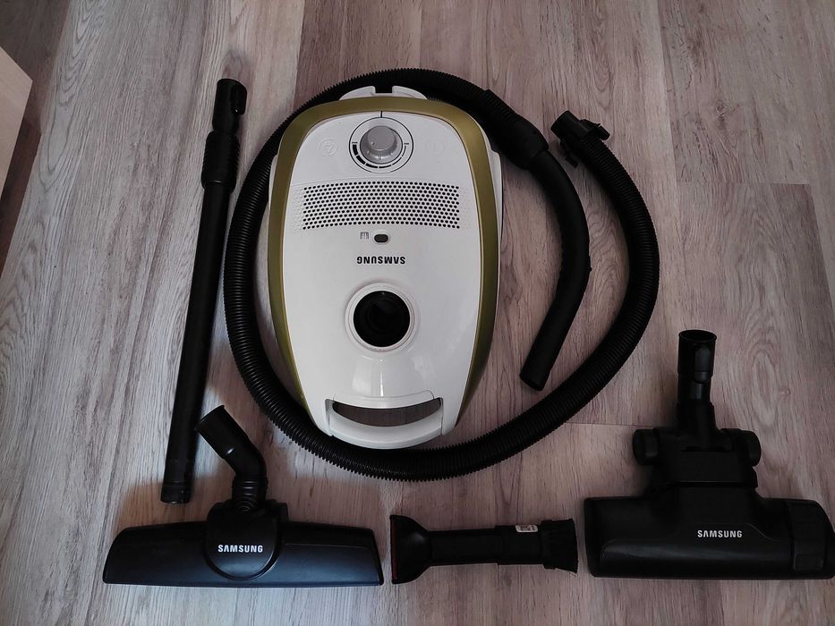 Aspirator Samsung ca nou atat ca aspect cat si ca functionare.
