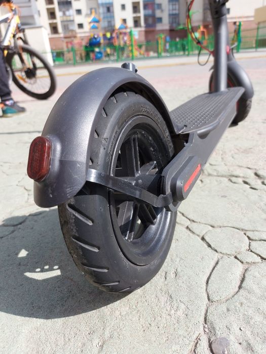 Продам электро-самокат Xiaomi mijia m365 pro