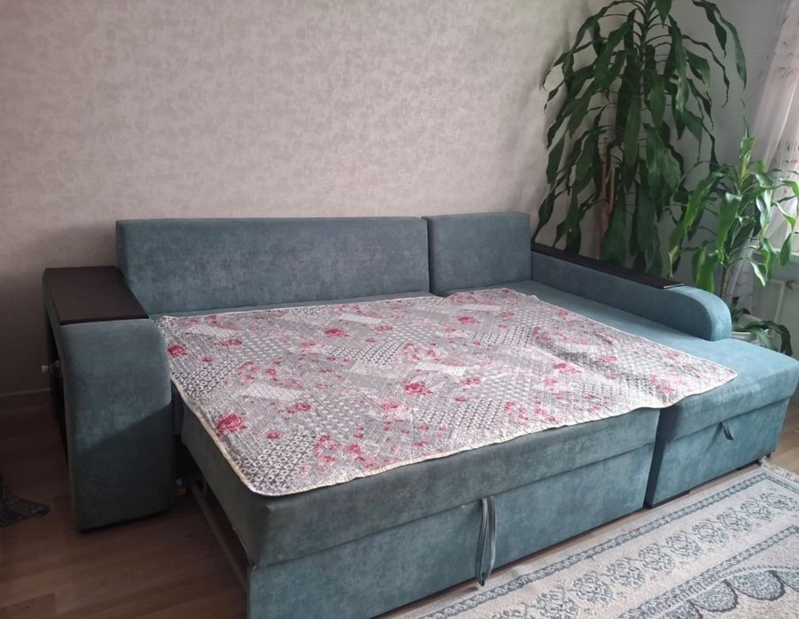 Продаётся угловой диван с креслом