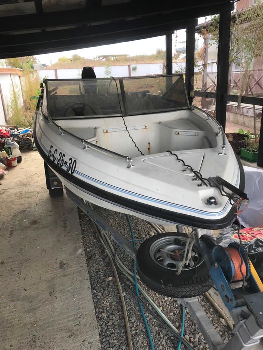 продава се лодка
