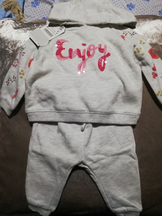 Zara детско екип че 3мес. 20лв.
