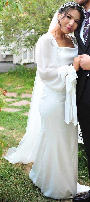 Свадебное платье со шлейфом от Lichi