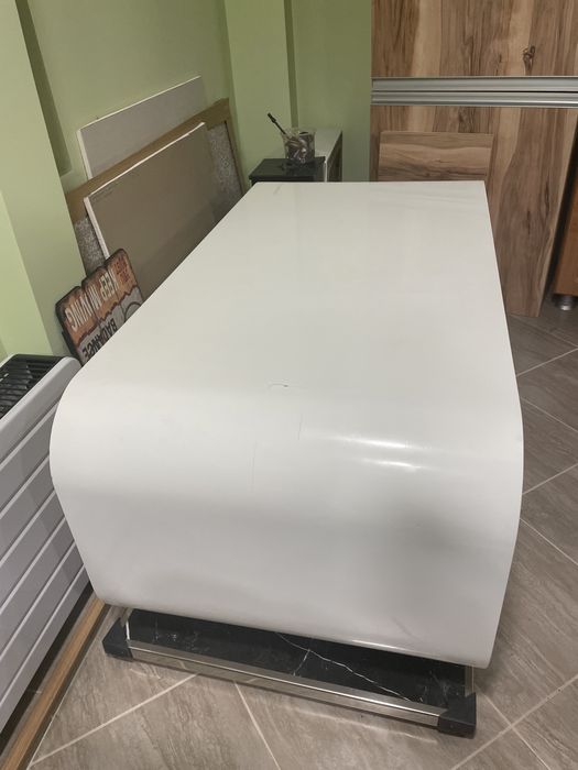 Маса от изцяло излят МДФ-бял лак