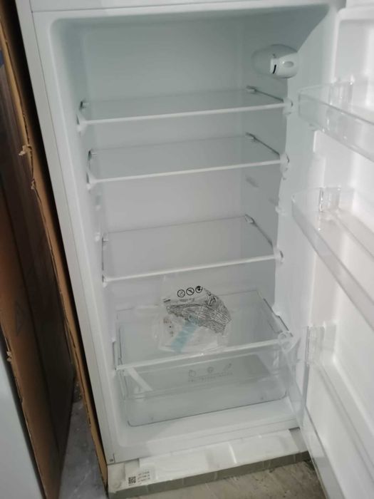 Нов Хладилник с горна камера ARIELLI-Ариели 143 см