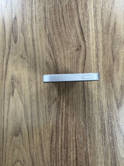 Продам iPhone 5 SE, Space Gray