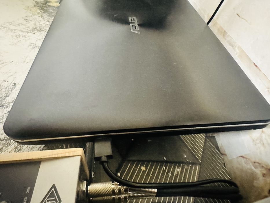 Vand leptop i5 8 gb ram stare perfecta