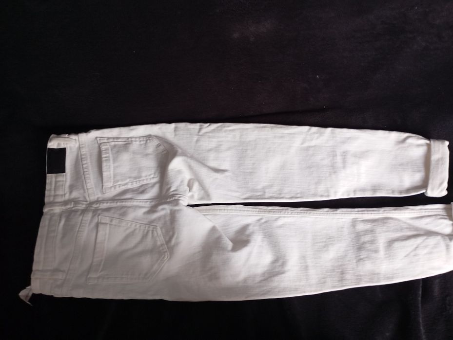 Vând pantaloni de femei cu înălțimea de 1 40-1 50