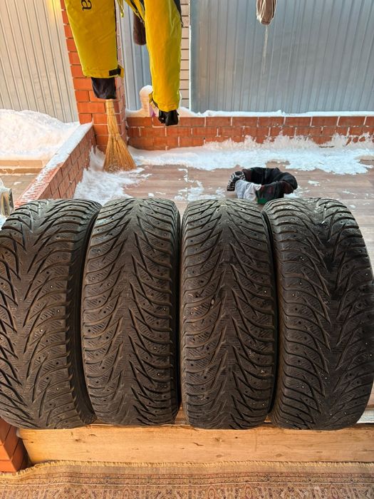 Продам зимные шины 265 65 R17