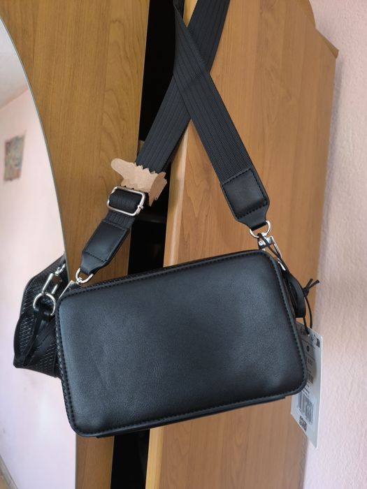 Мъжка чисто нова чантичка Bershka със етикет