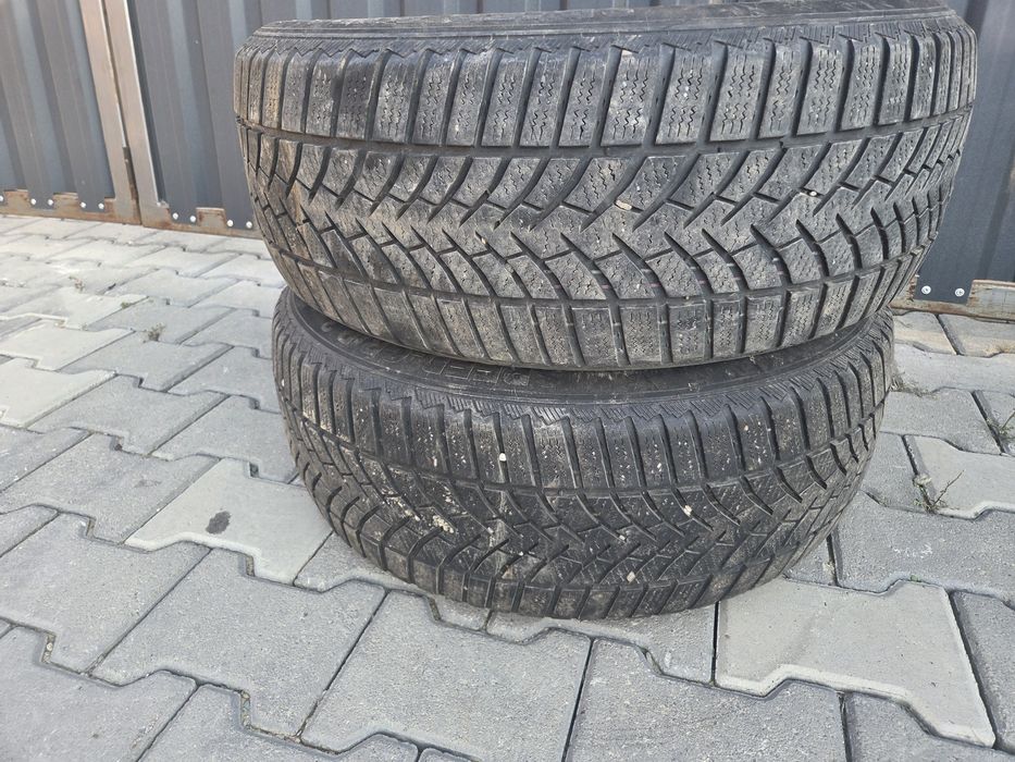 Vand 2 anvelope Cauciucuri de Iarnă 225/55/17 Semperit