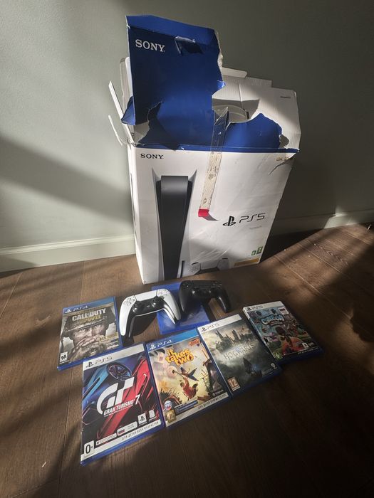 PS 5 в идеальном состоянии с геймпадами